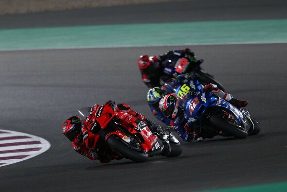 In der MotoGP gehören harte Zweikämpfe zum Alltag. - Foto: LAT Images