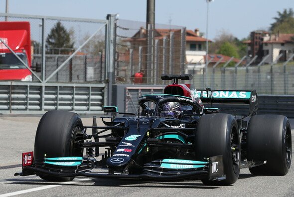 Lewis Hamilton testete die 18-Zoll-Prototypen in Imola - Foto: Mercedes