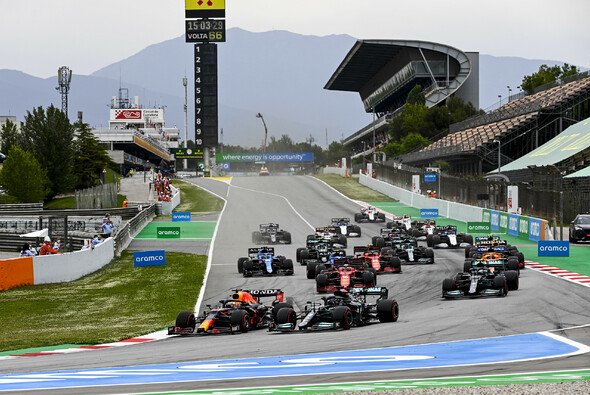 Die Formel 1 fährt auch 2022 auf der Rennstrecke in Barcelona - Foto: LAT Images