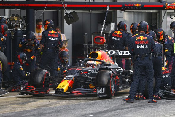 Red Bull sieht seine Vormachtstellung beim Reifenwechsel gefährdet - Foto: LAT Images