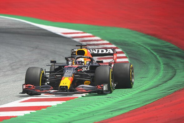 Max Verstappen fuhr auch im 2. Freien Training der Formel 1 in Österreich die Bestzeit - Foto: LAT Images