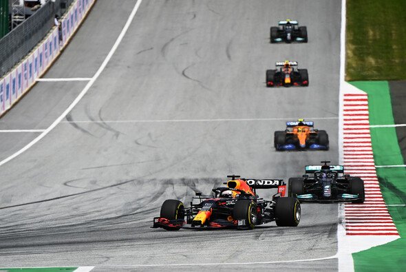 Startphase: Verstappen und Hamilton enteilen dem Trio Norris-Perez-Bottas - Foto: LAT Images