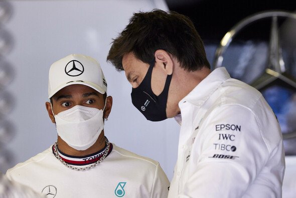 Rätselraten bei Hamilton & Wolff: Warum war Mercedes so weit hinter Red Bull? - Foto: LAT Images
