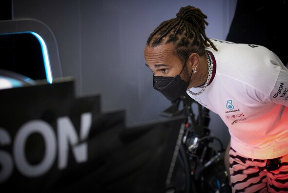 Formel-1-Weltmeister Lewis Hamilton fuhr im 2. Freien Training der Formel 1 in Österreich die Bestzeit - Foto: LAT Images
