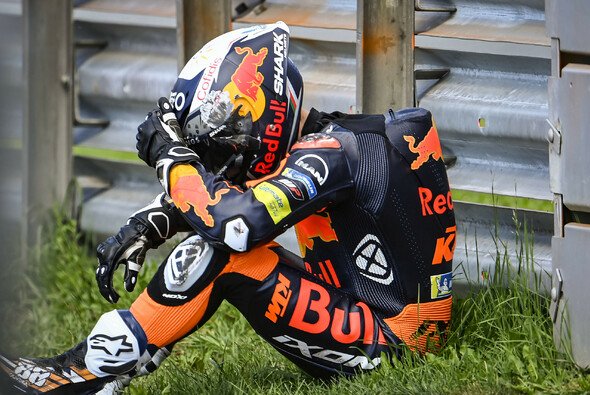 Sorge um Miguel Oliveira: Der KTM-Pilot verletzte sich beieinem Highsider. - Foto: LAT Images