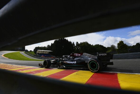 Lewis Hamilton wurde mit seinem Mercedes und der Rennstrecke von Spa-Francorchamps im Training nicht warm - Foto: LAT Images
