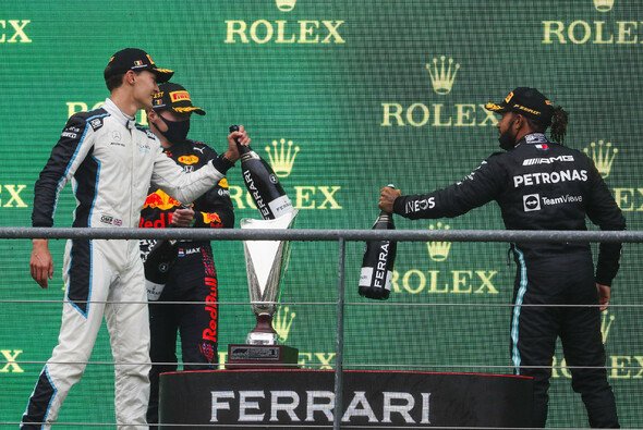 Beim Belgien GP standen Hamilton und Russell zum ersten Mal gemeinsam auf dem Podium - Foto: LAT Images