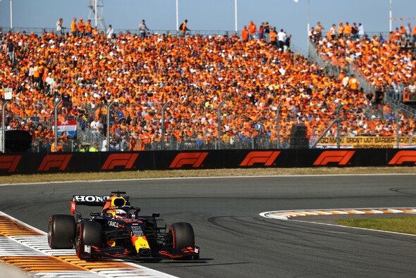 Max Verstappen konnte vor orangener Kulisse triumphieren - Foto: Red Bull