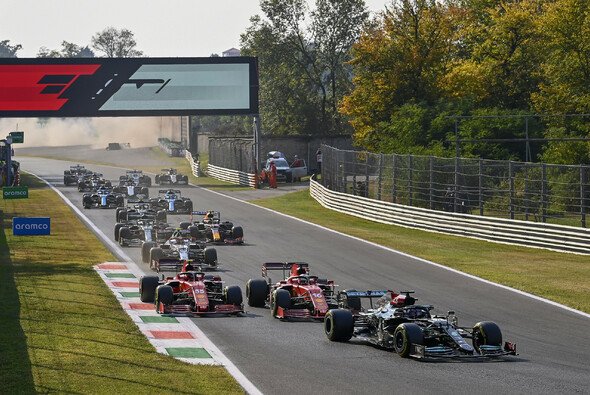 Der Start in den Monza-Sprint - Foto: LAT Images