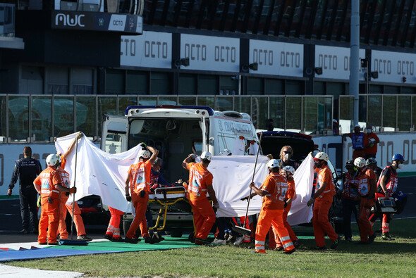 Öncü müsste nach seinem Crash an der Unfallstelle versorgt werden - Foto: LAT Images