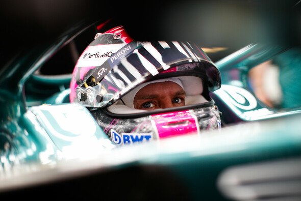 Sebastian Vettel hält nichts von Teamorder-Gedanken bei Red Bull - Foto: LAT Images
