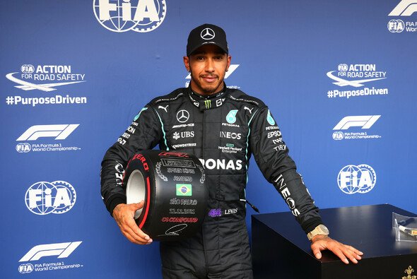 Lewis Hamilton mit seinem für Sprint-Wochenenden so schön betitelten Speed King Award - Foto: LAT Images
