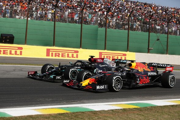 Verstappen vs. Hamilton: In Saudi Arabien kann der Red-Bull-Pilot die Titelentscheidung herbeiführen. - Foto: LAT Images