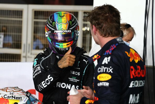 Lewis Hamilton sieht sich gegen Max Verstappen im Vorteil - Foto: LAT Images