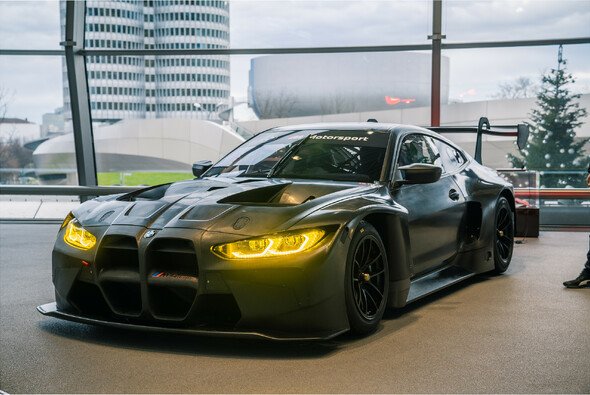 Schubert Motorsport holt den neuen BMW M4 GT3 in München ab - Foto: RINK Media