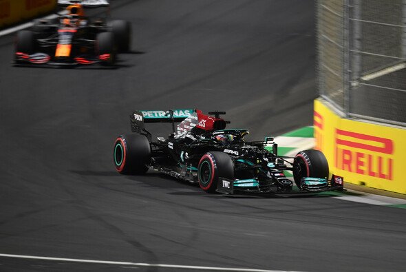 Lewis Hamilton startet beim Formel-1-Rennen in Saudi-Arabien am Sonntag von der Pole Position - Foto: LAT Images