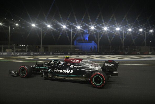 Valtteri Bottas verhalf Mercedes im Qualifying von Saudi-Arabien zum perfekten Team-Ergebnis - Foto: LAT Images