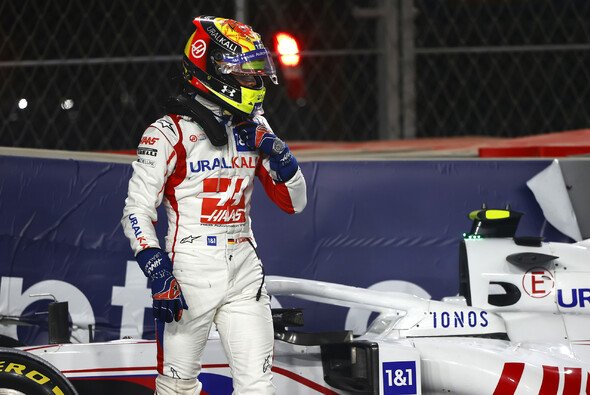 Mick Schumacher beendet sein Rennen in Saudi-Arabien nach einem frühen Crash - Foto: LAT Images