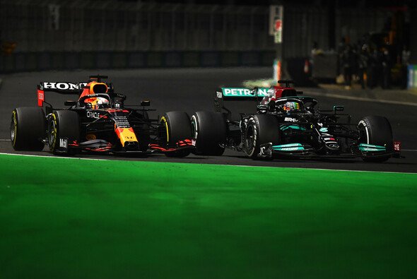 Max Verstappen und Lewis Hamilton duellierten sich in Saudi Arabien heftig wie nie - Foto: LAT Images