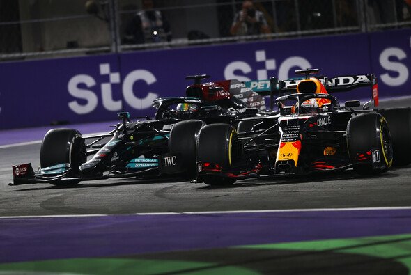 Mehrmals gab es beim GP von Saudi Arabien brenzlige Situationen zwischen Lewis Hamilton und Max Verstappen. - Foto: LAT Images