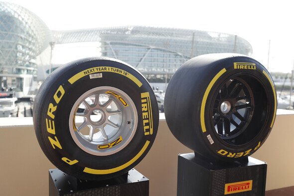 Pirelli stellt Reifen in Abu Dhabi aus - Foto: LAT Images
