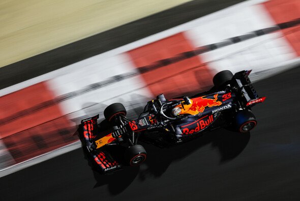 In Abu Dhabi wurden aggressive Kerbs verbaut - Foto: LAT Images