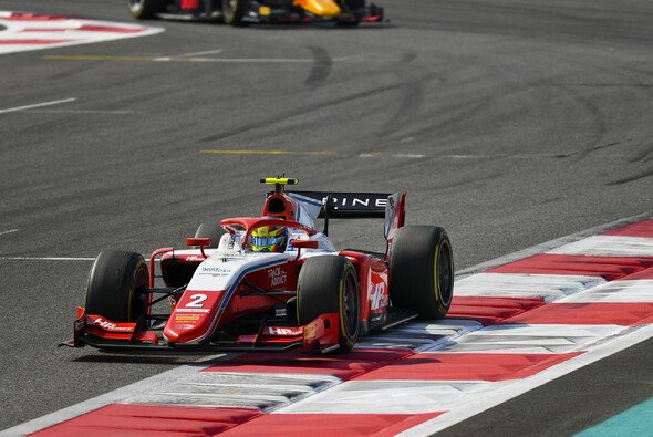 Oscar Piastri beendet die Formel-2-Saison mit vier Hauptrenn-Siegen in Folge - Foto: LAT Images
