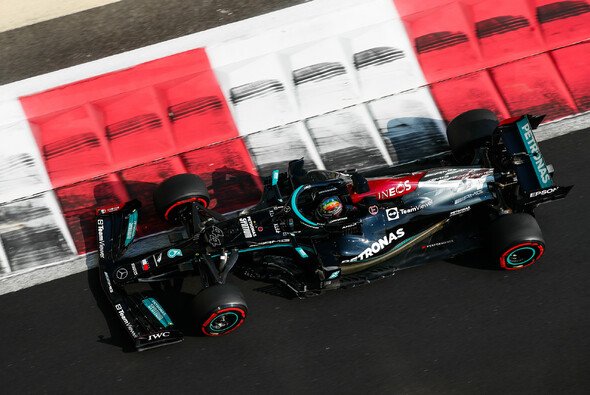 Lewis Hamilton holt sich die letzte Trainingsbestzeit der Formel-1-Saison 2021 - Foto: LAT Images
