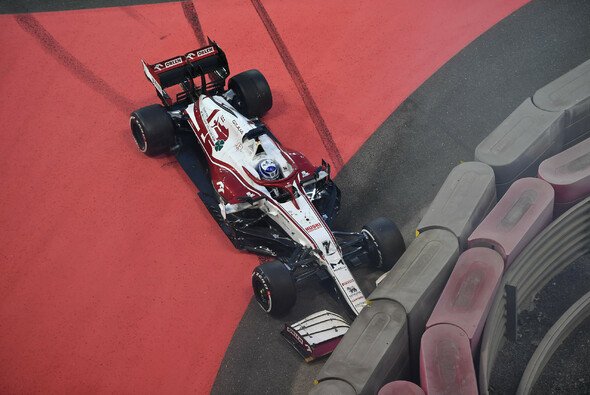 Kimi Räikkönen verabschiedete sich mit einem Defekt aus der Formel 1 - womit auch sonst, würden seine Fans behaupten - Foto: LAT Images