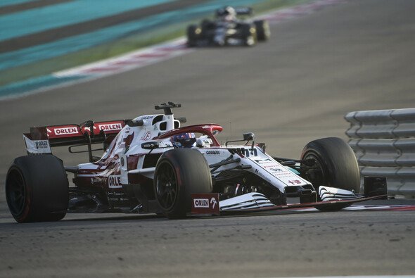 Valtteri Bottas absolvierte in Abu Dhabi bereits einen Reifentest für Alfa Romeo. - Foto: LAT Images