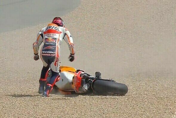 Marc Marquez' Rennen endete im Kiesbett - Foto: Screenshot/MotoGP