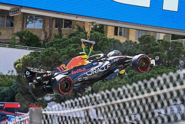 Sergio Perez startet im Rennen vom letzten Platz - Foto: LAT Images