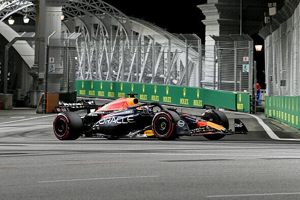 Formel-1-Weltmeister Max Verstappen hat beim Formel-1-Rennen in Singapur einen schweren Stand - Foto: LAT Images