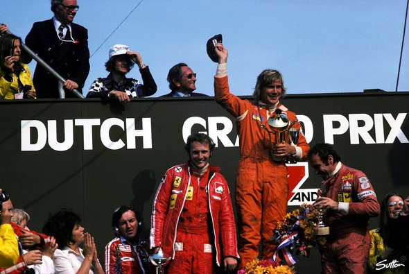 James Hunt gewann in Zandvoort vor den Ferrari-Piloten Niki Lauda und Clay Regazzoni - Foto: Sutton