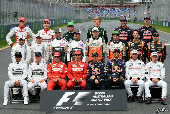 Die 22 Fahrer der F1 2014 in Reih und Glied - Foto: Sutton
