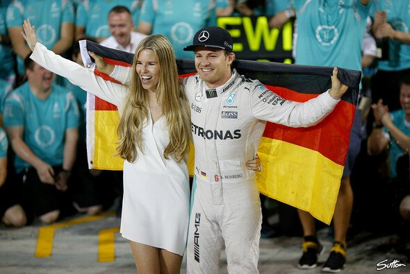 Nur kurz nach dem Gewinn des WM-Titels trat Nico Rosberg zurück - für Vivian und seine Tochter - Foto: Sutton