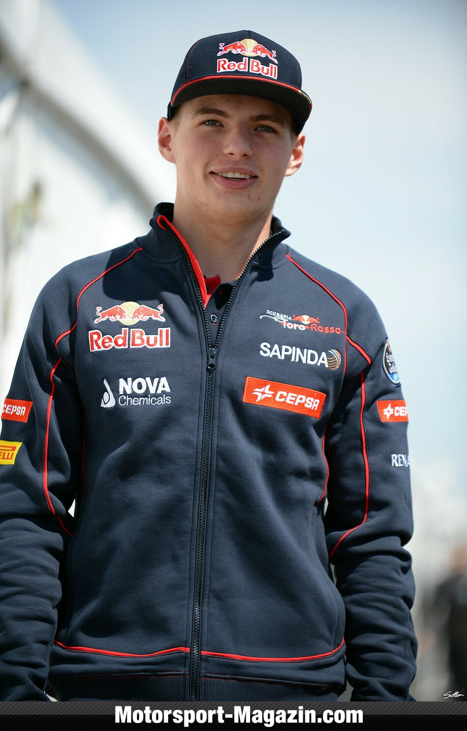 Max Verstappen besteht Führerscheinprüfung - Formel 1