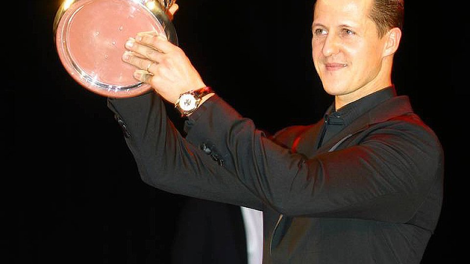 Michael Schumacher bekam nach dem WM-Pokal auch noch einen weiteren Titel., Foto: xpb.cc