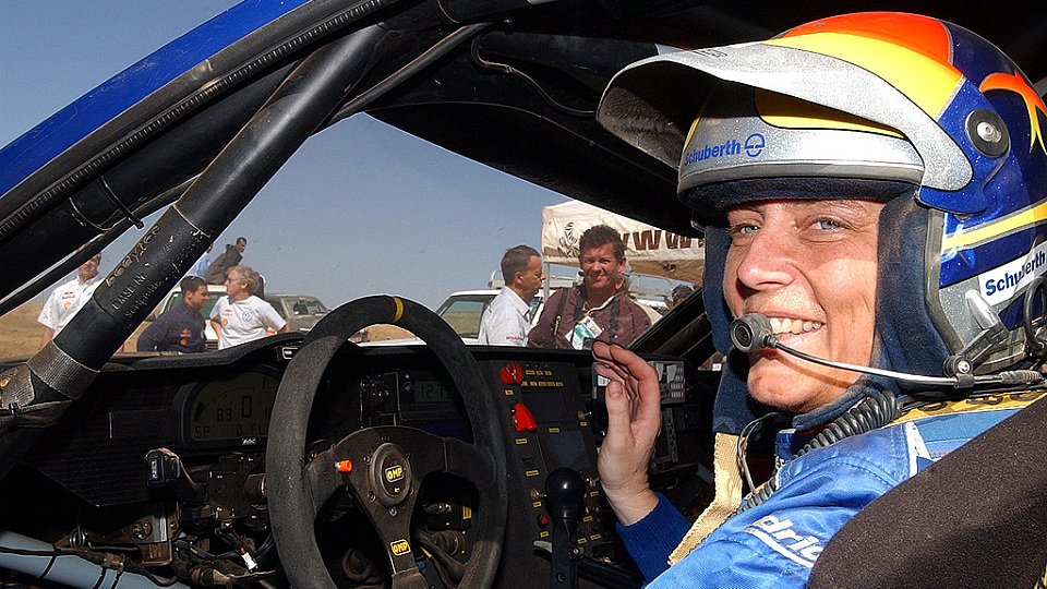 Jutta Kleinschmidt fühlte sich 2002 wie ein Popstar., Foto: VW Motorsport Jutta Kleinschmidt fühlte sich 2002 wie ein Popstar., Foto: VW Motorsport