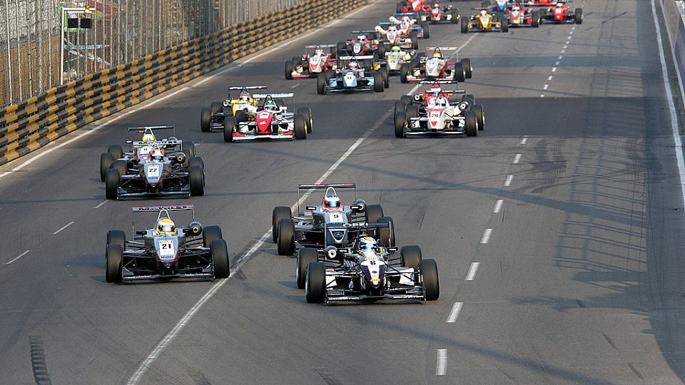 2005 fahren die F3-Boliden nicht nur in den Straßen von Macau., Foto: ITR