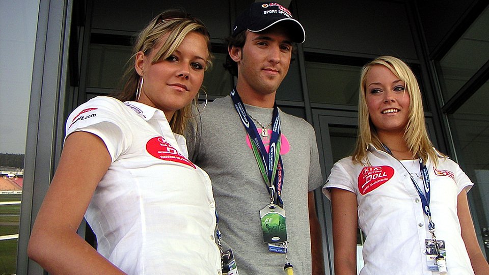 Sven Heidfeld flankiert von den beiden Siegerinnen der MissGP Wahl in Hockenheim., Foto: adrivo Sportpresse Sven Heidfeld flankiert von den beiden Siegerinnen der MissGP Wahl in Hockenheim., Foto: adrivo Sportpresse