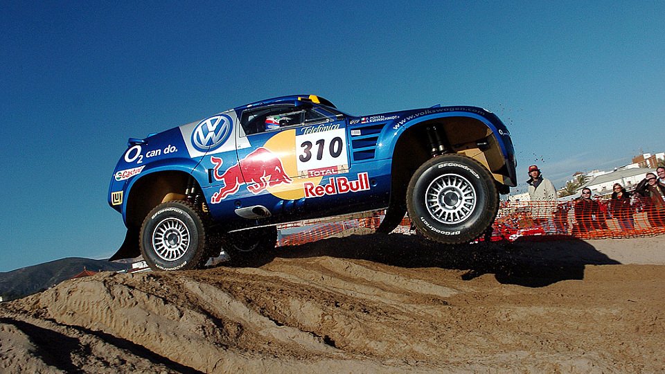 Jutta Kleinschmidt liegt derzeit auf Rang fünf., Foto: VW Motorsport