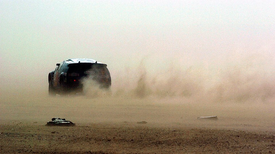 Auch im größten Sandsturm ließ die Technik die Blauen nicht im Stich., Foto: VW Motorsport