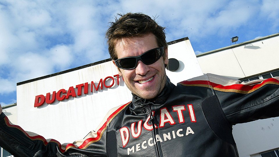 Carlos Checa freut sich auf 2005., Foto: Ducati