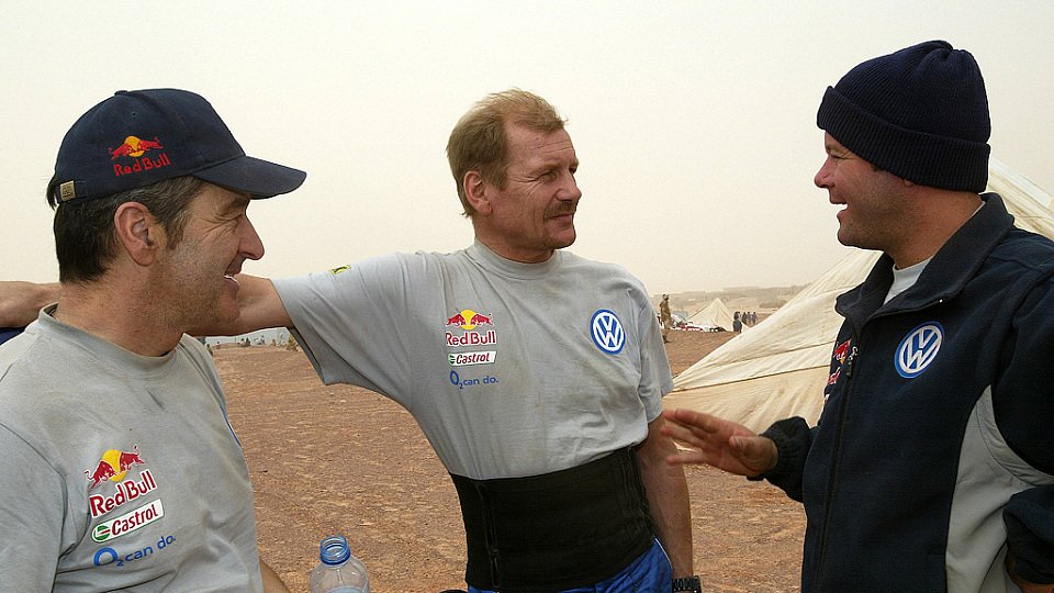 Auch in der Wüste werden die Fahrer gut betreut., Foto: VW Motorsport