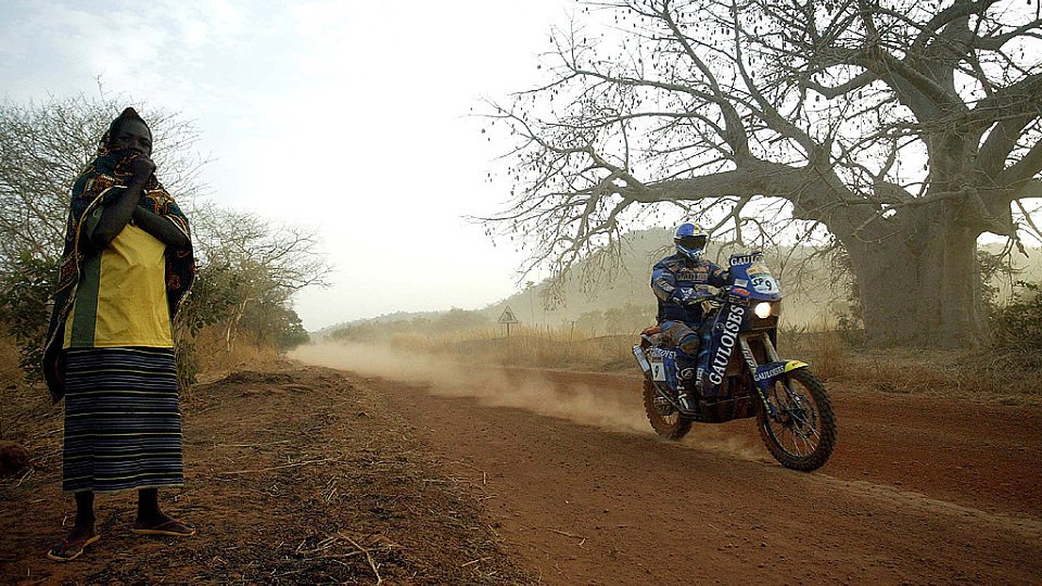 Ab 6. Januar pflügen die Motorräder wieder durch Afrika., Foto: Gauloises Racing