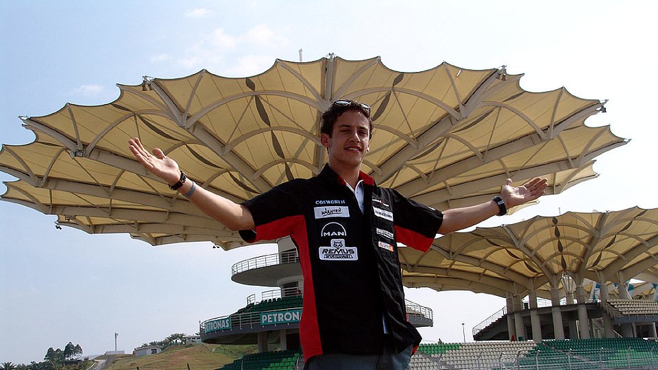 Patrick vor der eindrucksvollen Kulisse des Sepang International Circuit., Foto: publicphoto.at