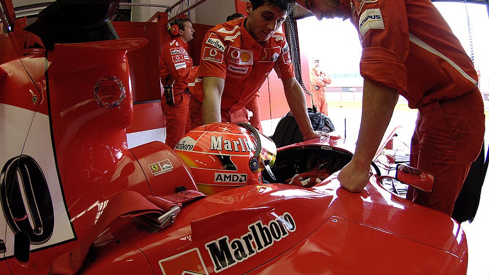 Der Ferrari F2005 erlebt in Bahrain sein vorgezogenes GP-Debüt., Foto: Ferrari Press Office