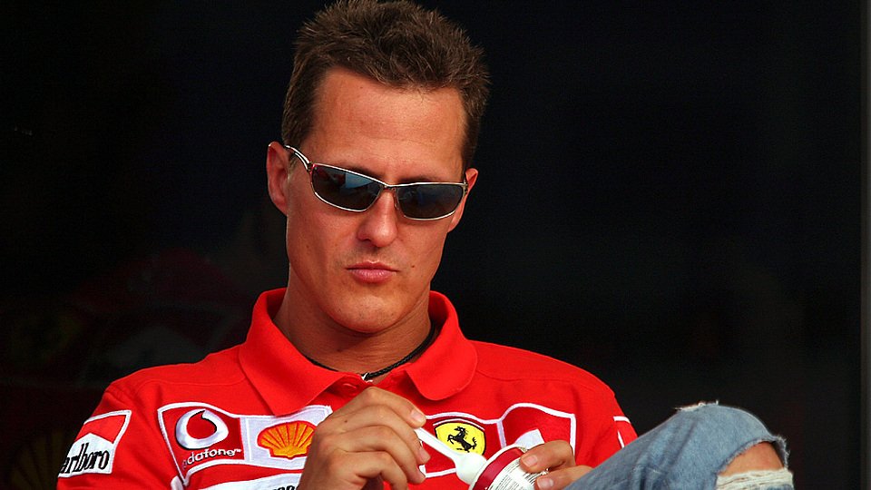 Michael Schumacher an einem normalen Freitag., Foto: Sutton Michael Schumacher an einem normalen Freitag., Foto: Sutton