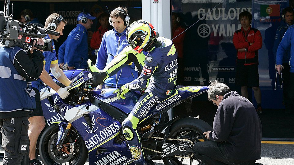 Viel zu tun hatten die Mechaniker im Warm-Up, Foto: Yamaha Racing